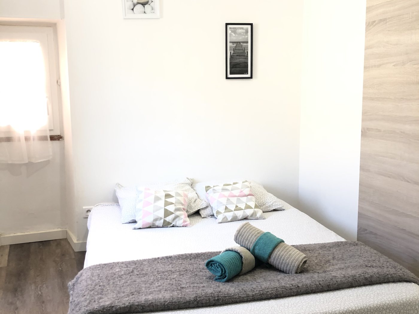 Avant home staging : chambre du studio Escale bleue à Hyères