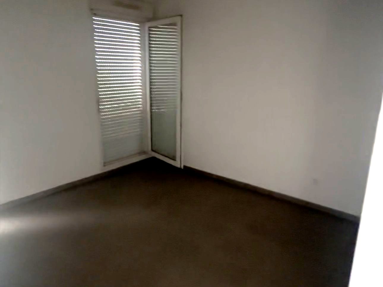 Avant : chambre vide du T2 Carré Mermoz avant aménagement